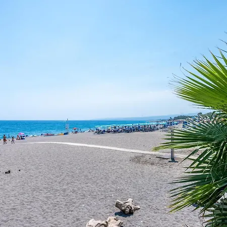 شقة Guesthost - Naxos Seaside With Gardens, Parking And Swimming Pool *