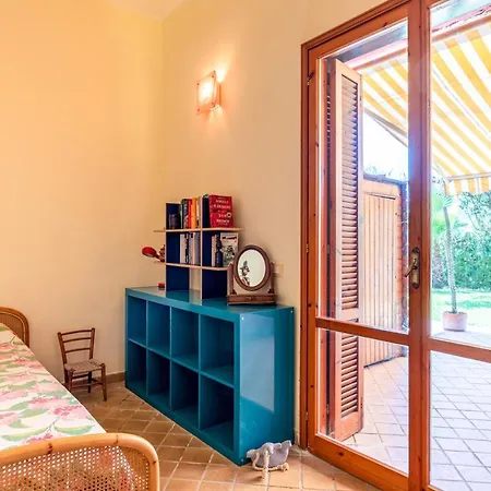 Guesthost - Naxos Seaside With Gardens, Parking And Swimming Pool