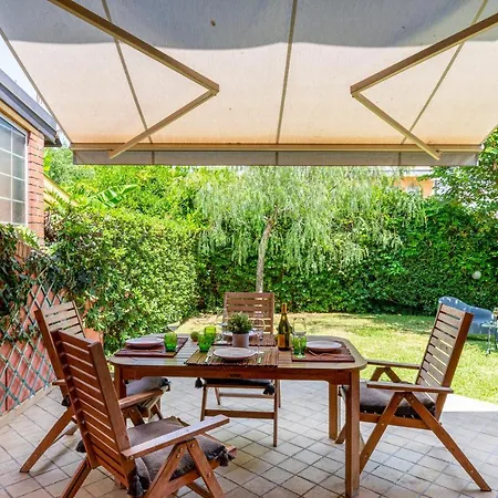 Guesthost - Naxos Seaside With Gardens, Parking And Swimming Pool *
