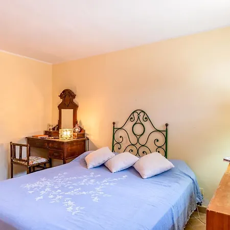 Guesthost - Naxos Seaside With Gardens, Parking And Swimming Pool Lejlighed *