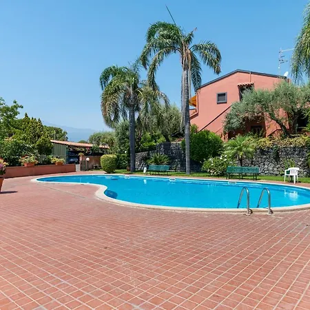Guesthost - Naxos Seaside With Gardens, Parking And Swimming Pool شقة جيارديني ناكسوس
