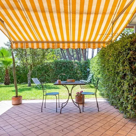 Guesthost - Naxos Seaside With Gardens, Parking And Swimming Pool Lejlighed Giardini Naxos